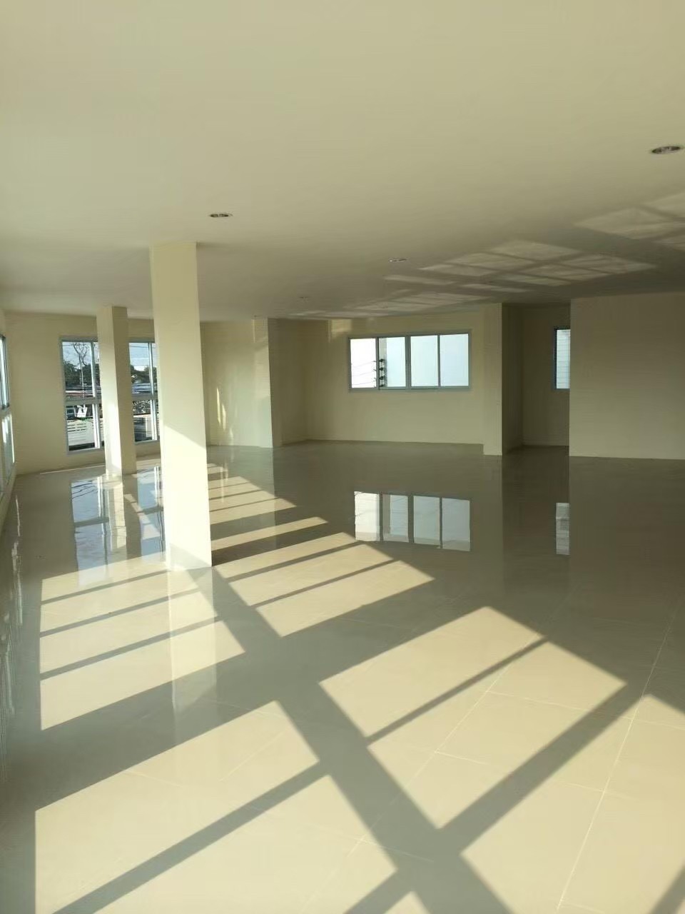 อาคารพาณิชย์สามชั้น 2 คูหา 